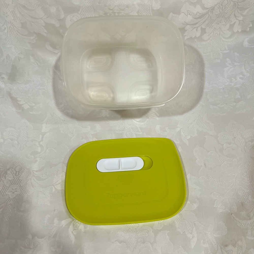 NEW (NIP) Tupperware FridgeSmart Food Storage Containers, 2 Piece Set (LAST one) - Picture 13 of 14